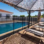 Hébergement de vacances Casa Con Piscina La Madriguera *