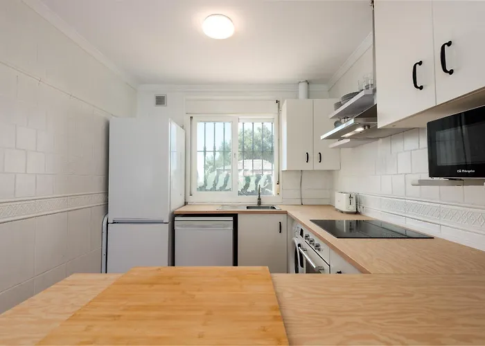 Casa Con Piscina La Madriguera 펜션 에스테포나