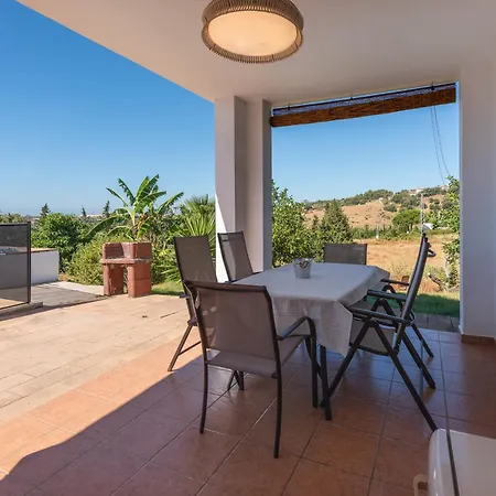 Casa Con Piscina La Madriguera Hébergement de vacances Estepona